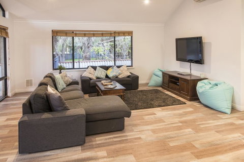 Snoozeaway - Accommodation in Surfers Paradise 2
