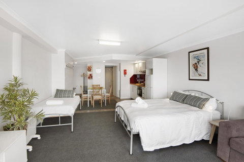 Snowy Studio - Jindabyne - Accommodation in Surfers Paradise 0