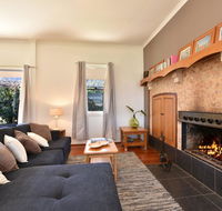 Somerville Wines Farmstay in Broke super cute house on working farm. Walk for miles. - Accommodation in Surfers Paradise