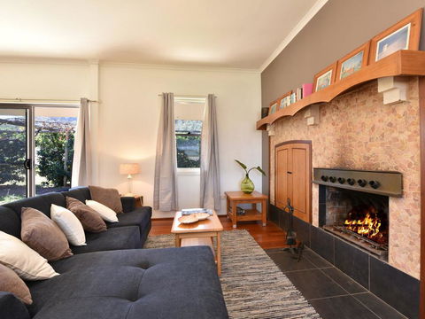 Somerville Wines Farmstay In Broke, Super Cute House On Working Farm. Walk For Miles. - Accommodation in Surfers Paradise 0