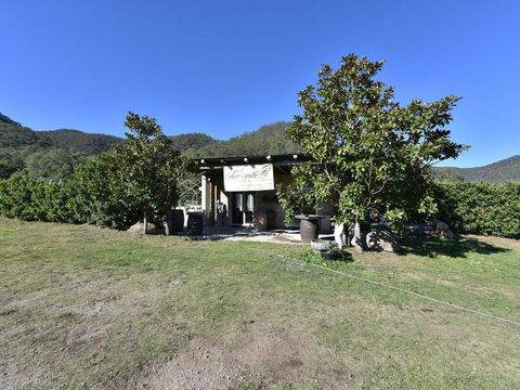 Somerville Wines Farmstay In Broke, Super Cute House On Working Farm. Walk For Miles. - Accommodation in Surfers Paradise 1