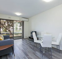 South Perth Perfect Location Free WIFI  Parking - Accommodation in Surfers Paradise