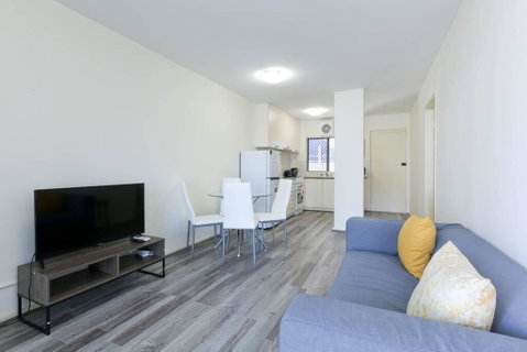 South Perth Perfect Location Free WIFI & Parking - Accommodation in Surfers Paradise 1