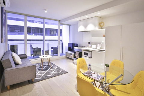 South Yarra Claremont Apartment - Accommodation in Surfers Paradise 0