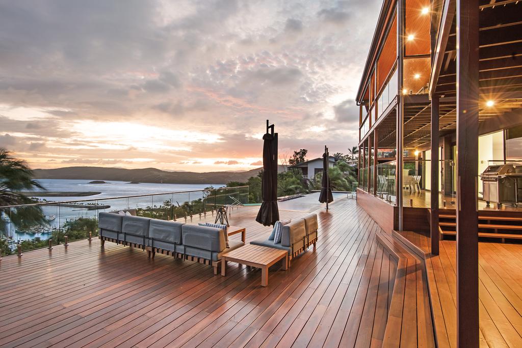 Whitsundays QLD Accommodation in Surfers Paradise