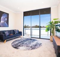 SP246-Brandnew modern Apt in Penrith with parking - Accommodation in Surfers Paradise