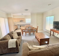 Spacious 2 Bed 2 Bath Villa - Central Location - Quiet - Accommodation in Surfers Paradise