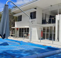 Spacious 2 bedroom unit private bath kitchen RV parking on 5 acres 10 min to Fraser Island barge - Accommodation in Surfers Paradise