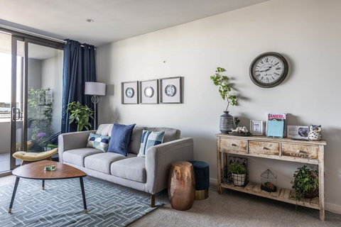 SPACIOUS BRAND NEW // 1BR // IN GORGEOUS BARTON - Accommodation in Surfers Paradise 2