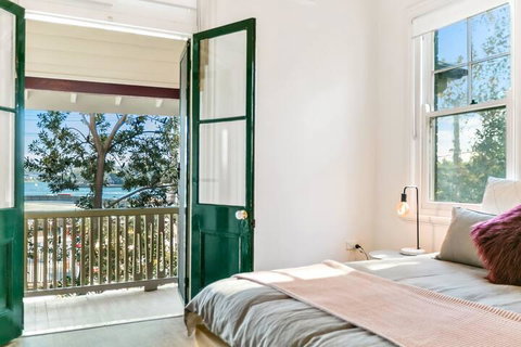 Spacious Harbour View 4bd Home In Sydney CBD - Accommodation in Surfers Paradise 2