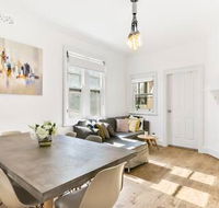 Spacious Harbour View 4bd home in Sydney CBD - Accommodation in Surfers Paradise