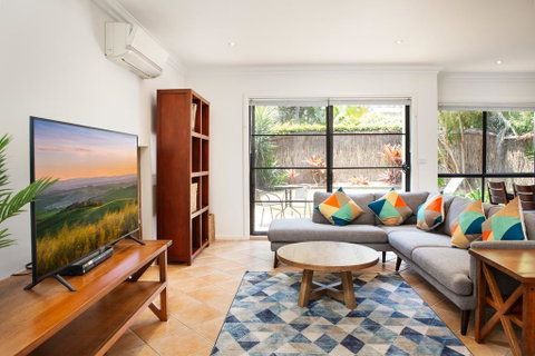 Spacious Home In The Heart Of Avalon Beach - Accommodation in Surfers Paradise 0