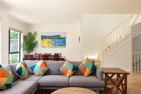 Spacious Home In The Heart Of Avalon Beach - Accommodation in Surfers Paradise 1