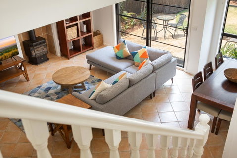 Spacious Home In The Heart Of Avalon Beach - Accommodation in Surfers Paradise 2