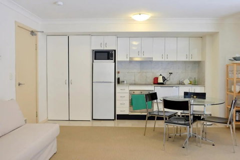 Spacious Studio By The Beach In Manly - Accommodation in Surfers Paradise 1