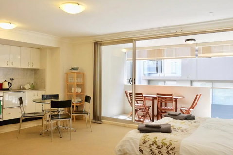 Spacious Studio By The Beach In Manly - Accommodation in Surfers Paradise 0
