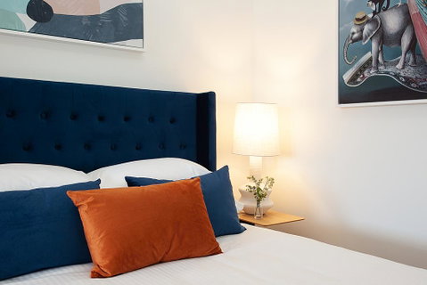 Spacious Studio With Balcony In Inner-City Glebe - Accommodation in Surfers Paradise 1