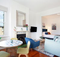 Spacious Studio With Balcony in Inner-City Glebe - Accommodation in Surfers Paradise