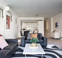 Spacious Two-Bedroom Apartment near Hospital - Accommodation in Surfers Paradise
