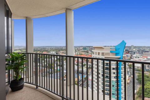 SPIRE - Fast Internet Monthly Stays W Carpark - Accommodation in Surfers Paradise 3