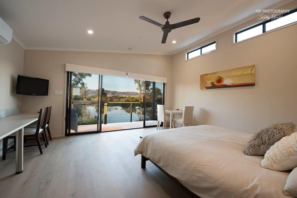 Warnertown SA Accommodation in Surfers Paradise