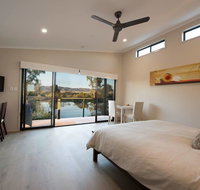 Still Earth - Accommodation in Surfers Paradise