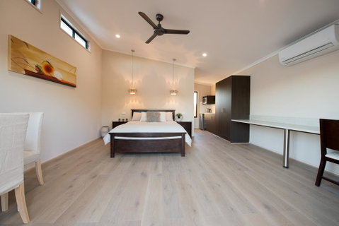 Still Earth - Accommodation in Surfers Paradise 2