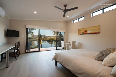 Still Earth - Accommodation in Surfers Paradise 0