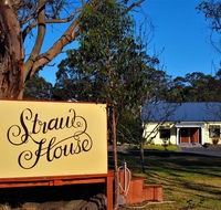 Straw House B and B - Accommodation in Surfers Paradise