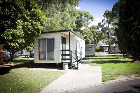 Strayleaves Caravan Park - Accommodation in Surfers Paradise 1