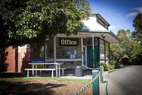 Strayleaves Caravan Park - Accommodation in Surfers Paradise 2