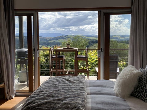 Studio With Stunning Mountain Views - Accommodation in Surfers Paradise 0