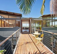 Stunning Architecture with Superb Balmoral Views - Accommodation in Surfers Paradise