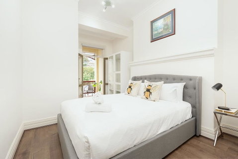 STUNNING SYDNEY HOME 10 - Accommodation in Surfers Paradise 2