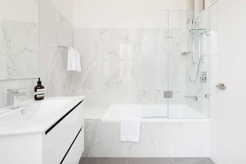 STUNNING SYDNEY HOME 4 - Accommodation in Surfers Paradise 2