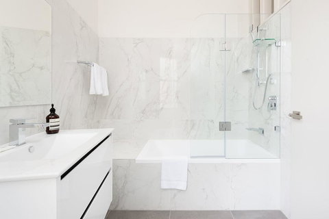 STUNNING SYDNEY HOME 7 - Accommodation in Surfers Paradise 3