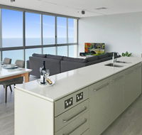 Stunning Views Air On BroadbeachWine Wifi Parking - Accommodation in Surfers Paradise