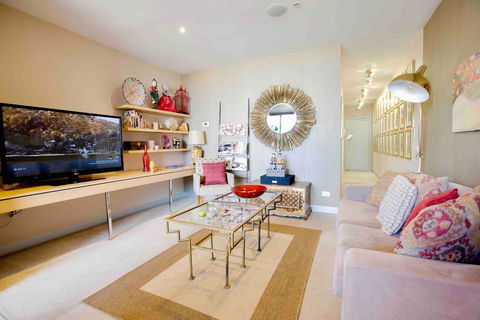 Stylish 1 Bedroom Apartment Amazing City Views - Accommodation in Surfers Paradise 2