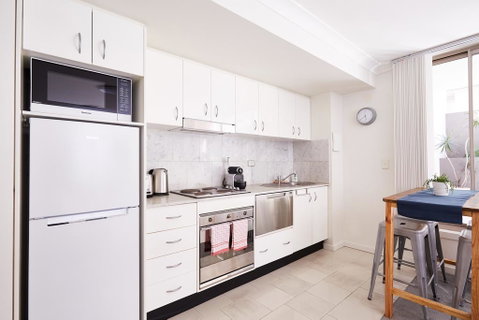 Stylish Manly Studio With BBQ Terrace And Parking - Accommodation in Surfers Paradise 2