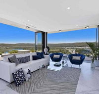 Stylish Penthouse with Views  Jacuzzi - Accommodation in Surfers Paradise
