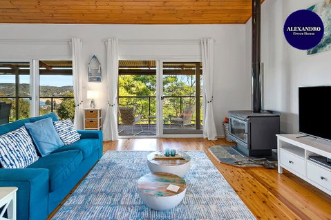 Stylish Renovated Home - Ocean Views - Fireplace - Accommodation in Surfers Paradise 0