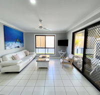 STYLISH RESIDENCE LARGE PRIVATE YARD - CLOSE TO DREAMWORLD - Accommodation in Surfers Paradise