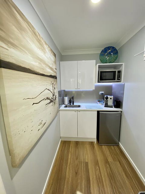 STYLISH UNIT - CLOSE TO DREAMWORLD - Accommodation in Surfers Paradise 3