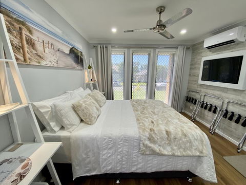 STYLISH UNIT - CLOSE TO DREAMWORLD - Accommodation in Surfers Paradise 0