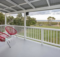 Sugar Shack - Character Family Home Right on the Ocean - Accommodation in Surfers Paradise