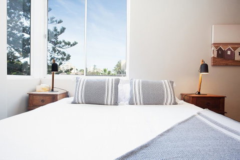 Sun Drenched Ocean View Apartment - Accommodation in Surfers Paradise 2