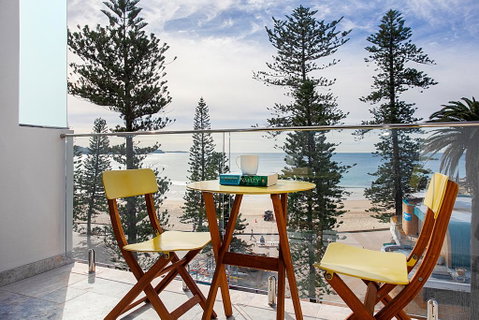 Sun Drenched Ocean View Apartment - Accommodation in Surfers Paradise 1