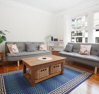 Sunlit 2-bed Apartment Metres From the Beach - Accommodation in Surfers Paradise