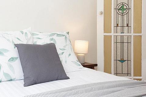 Sunlit 2-bed Apartment Metres From The Beach - Accommodation in Surfers Paradise 1