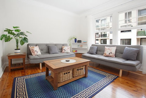 Sunlit 2-bed Apartment Metres From The Beach - Accommodation in Surfers Paradise 0